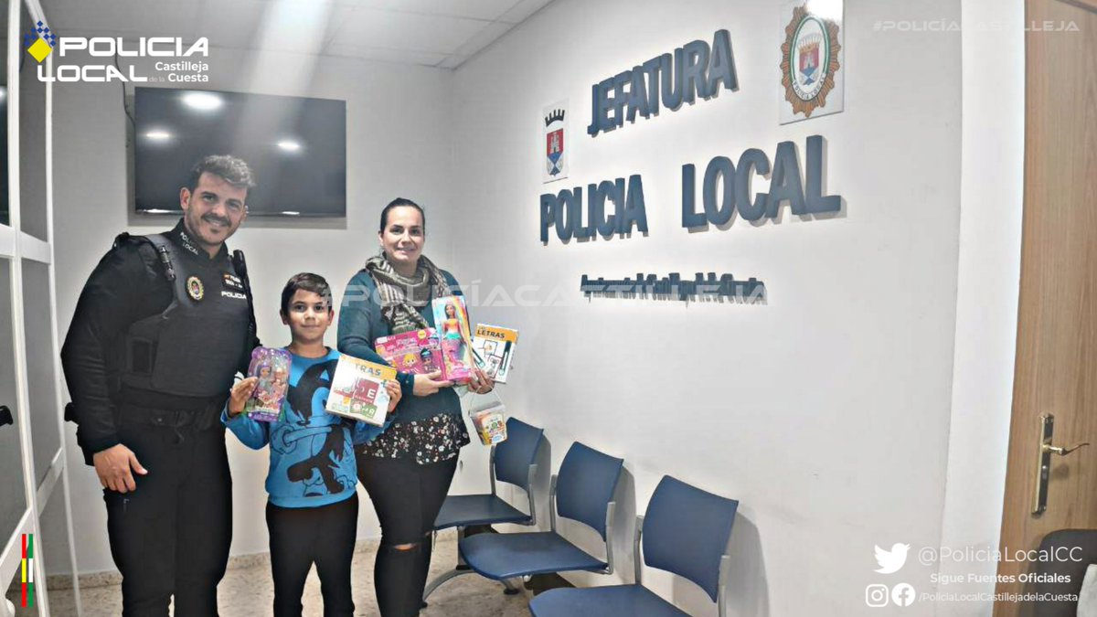 PoliciaLocalcc's tweet photo. 🎁VIII Campaña Solidaria de Recogida de Juguetes🎁
Nuestra localidad está llena de grandes #herores 🦸‍♂️🦸‍♀️que lo tienen claro y no van a permitir que esta Navidad: #NingunNiñoSinJuguete
#Solidaridad
#PoliciaCastilleja https://t.co/S483Y96U3T