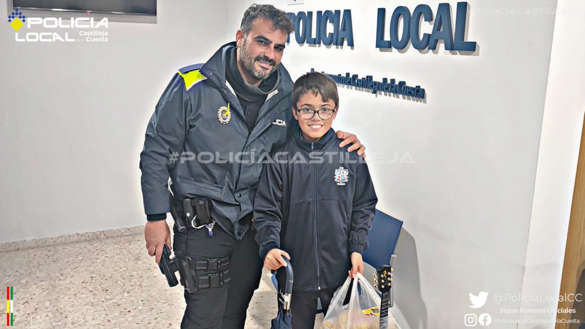 PoliciaLocalcc's tweet photo. 🎁VIII Campaña Solidaria de Recogida de Juguetes🎁
Nuestra localidad está llena de grandes #herores 🦸‍♂️🦸‍♀️que lo tienen claro y no van a permitir que esta Navidad: #NingunNiñoSinJuguete
#Solidaridad
#PoliciaCastilleja https://t.co/S483Y96U3T