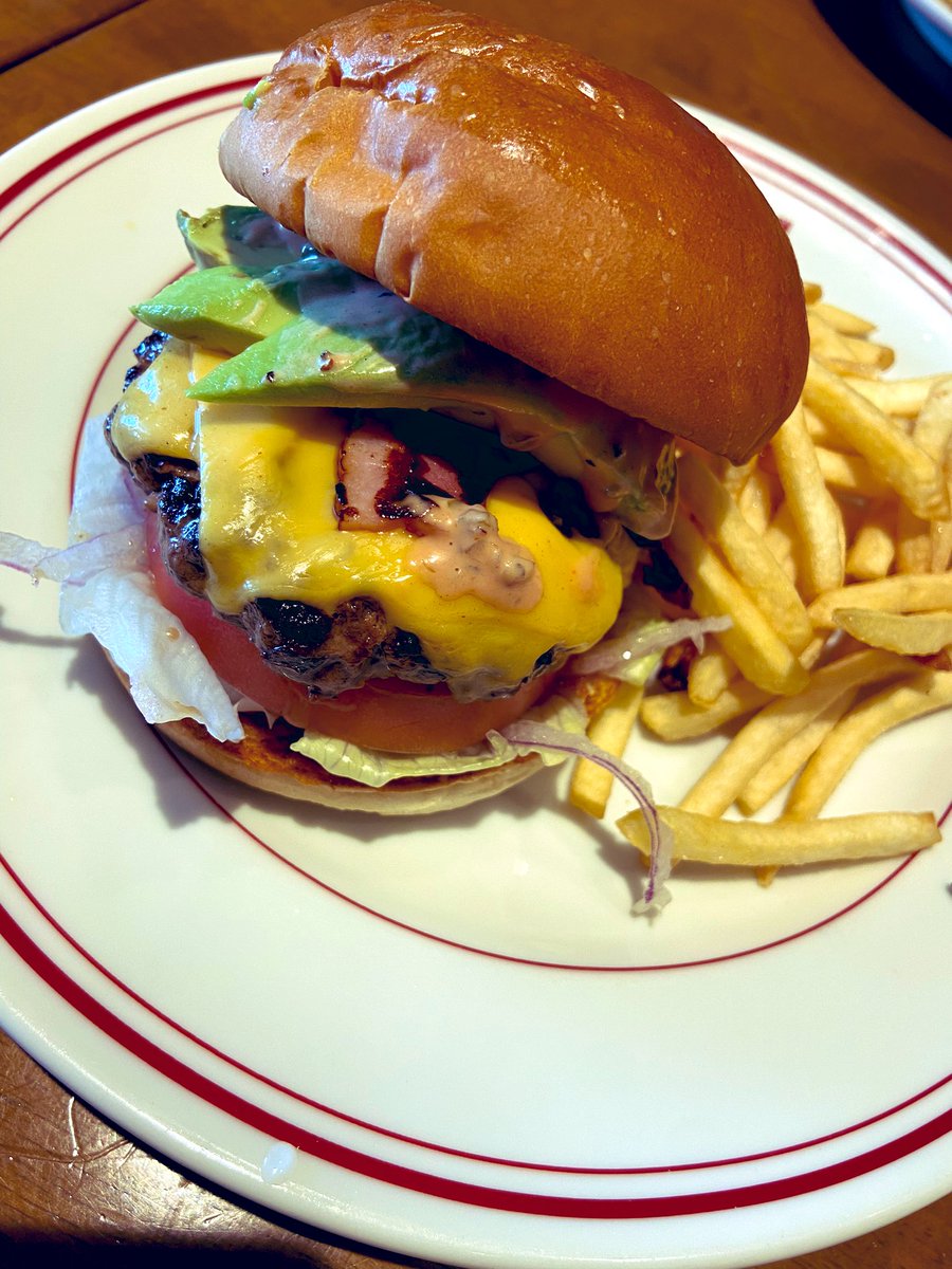 10qute9's tweet photo. アメリカンなお店連れてってくれた。
お腹ふくれた誕生日だった。 https://t.co/kgJCTKhzV7