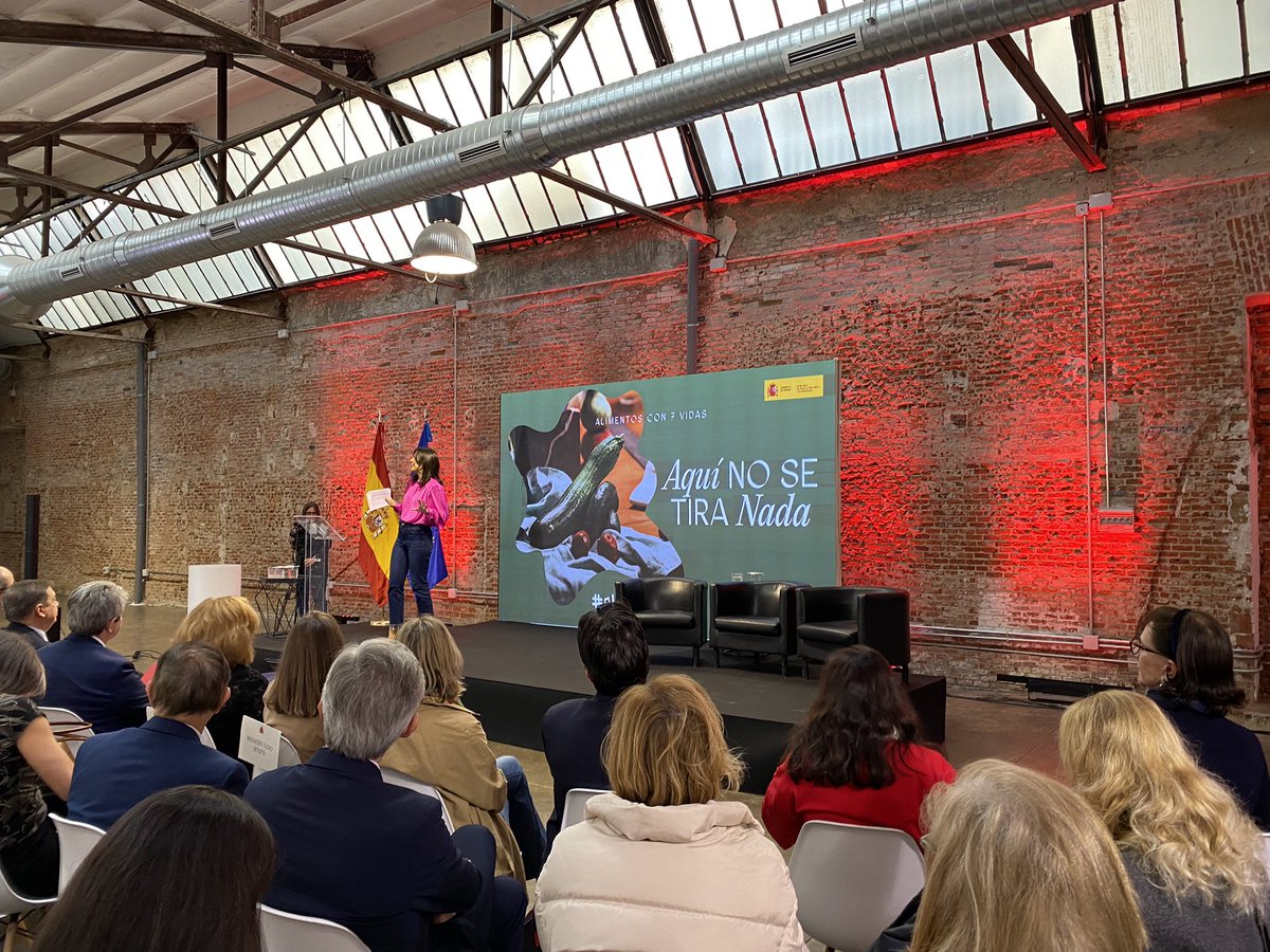 Presentación de la nueva campaña de @Alimentacion_es: Aquí No Se Tira Nada. Alimentos con 7 vidas.

#ElPaísMásRicoDelMundo

📍 Espacio Jorge Juan.