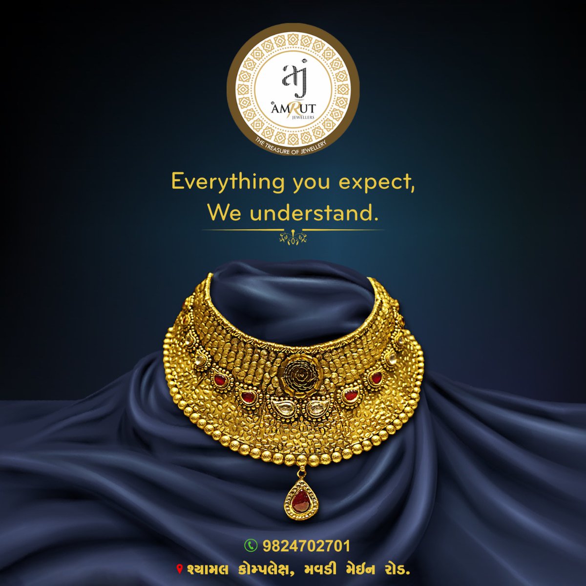 Add a statement to your ethnic attire 😍

#amrutjewellers #GoldJewellery #AntiqueBangles
#Necklace #necklaceset #BridalJewellery #WeddingJewellery #IndianWeddings #JewelleryTrends #PreciousJewellery #Jewelry #FineJewelry #Classy #IndianJewellery #HeritageJewellery #rajkot