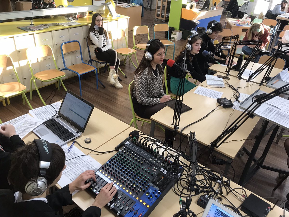 Et c’est parti pour la 6eme saison de Jacques à dit ! La #radio du lycée Prévert réalisée par les élèves de <a href="/PressePrevert/">L'Atelier médias / Jacques a dit !</a> à retrouver sur 96.2 fm autour de #pontAudemer et bientôt sur les plateformes musicale et sur jacquesadit.org #EMI ce <a href="/ClemiNormandie/">EMI_Normandie</a>