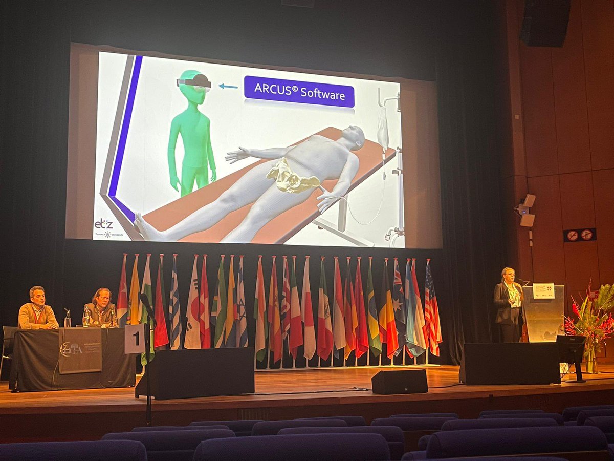 Op de jaarlijkse internationale bijeenkomst van traumachirurgen in Amsterdam werden innovatieve technieken gepresenteerd die zorg voor patiënten na een val of ongeval met botbreuken nog verder kunnen verbeteren. #hologram #navigatie. human or computer based surgery? <a href="/otatrauma/">OTA</a>