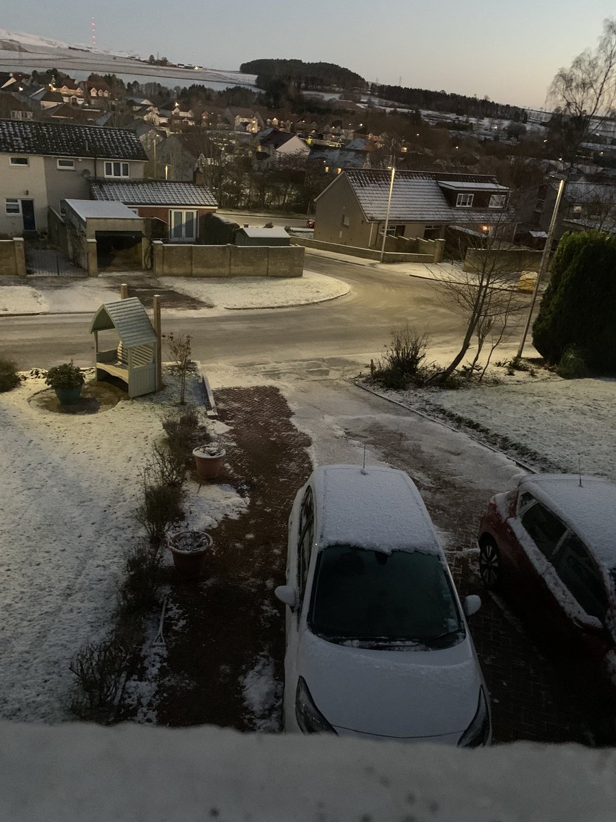 Brackens1's tweet photo. @WindyWilson88 #SnowCheck north #Dundee light snow fell at 4 am this morning, on top of ice. Grey heavy clouds and no wind. https://t.co/DgHAphdpBg