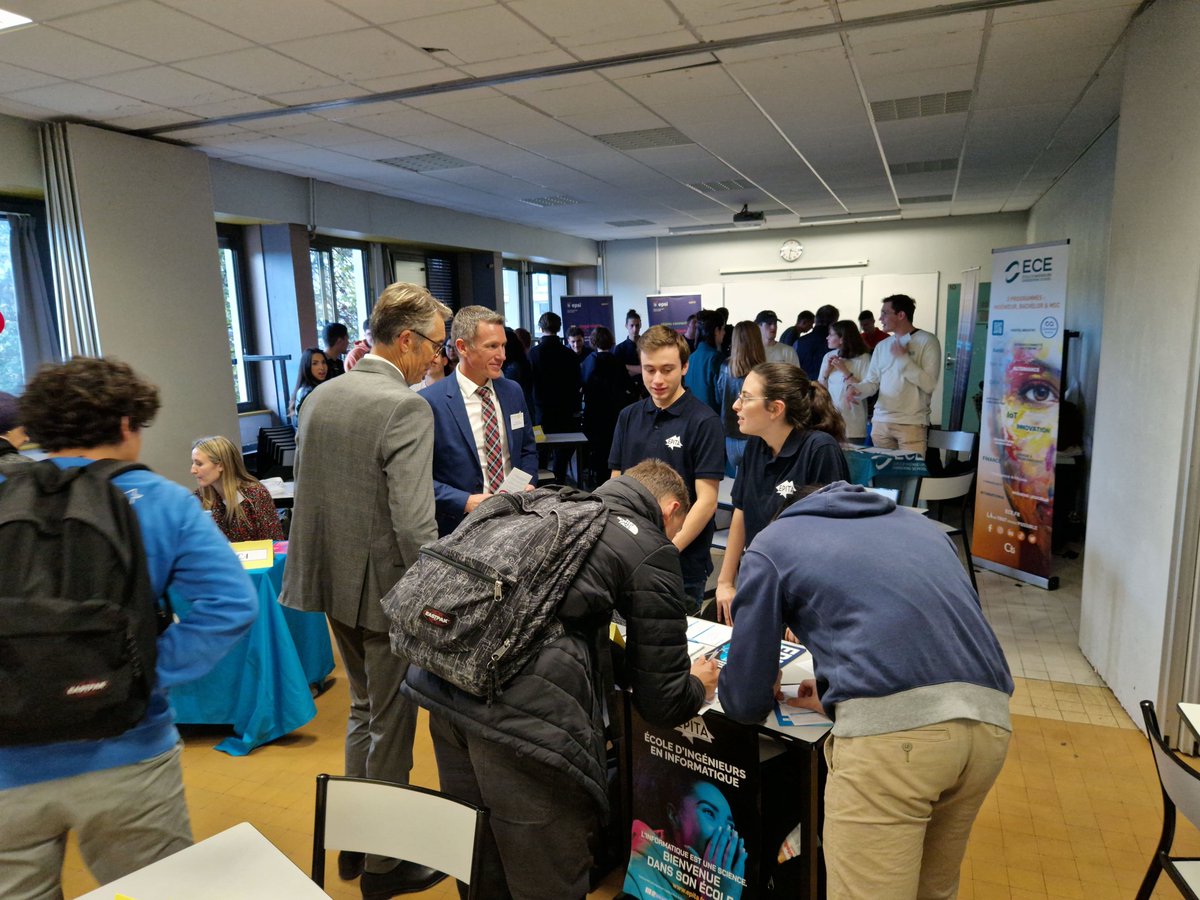 Le 25 Novembre 2022, l'association <a href="/100000e/">100 000 Entrepreneurs</a> était présente ainsi que 37 entrepreneurs pour rencontrer les élèves de la cité scolaire Frédéric Mistral.
L'après midi a eu lieu le 20e forum des grandes écoles et de l'orientation active organisé par <a href="/CPGE_Mistral/">CPGE Lycée F. Mistral</a> #avignon #education