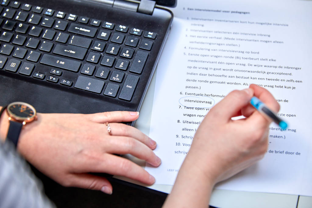 Extra inlevermoment BKE - dossier: HU - docenten die in blok B de BKE willen aantonen kunnen uiterlijk 9/1/2023 9.00 uur hun schriftelijk dossier indienen (beoordeling uiterlijk 30/1/2023). Dossiers worden beoordeeld op volgorde van inleveren. Volgende inlevermoment: 6/2/2023.