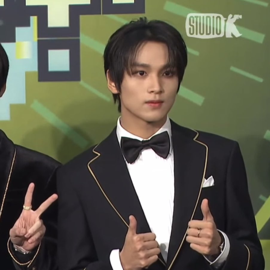 dailyhaechan's tweet photo. haechan at 2022 kbs gayo daechukje red carpet! https://t.co/FKWORzfNIB