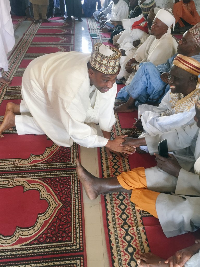 opesaraki's tweet photo. As-salaam alaikum. "If anyone withdraws himself from remembrance of ( Allah) Most Gracious, We appoint for him an evil one, to be an intimate companion to him." ( Q 43 : 36) 

Jummah Mubarak https://t.co/aCv9CzPlLz