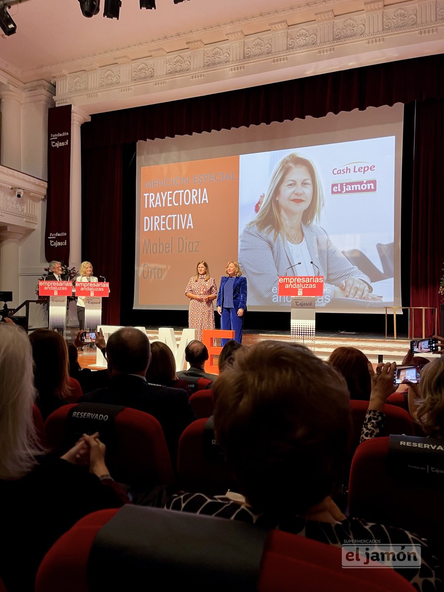 super_ElJamon's tweet photo. En la jornada de ayer la directora general de Supermercados El Jamón, Mabel Díaz, recibió una distinción por su trayectoria directiva en los premios “Empresarias andaluzas 2022" otorgados por FAME  👏🏅 @FAME_Federacion https://t.co/yIBZN0YjOu