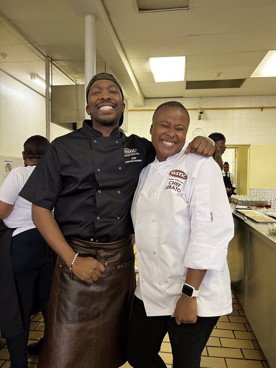 Two Happy Chefs [ @iam_lentswe  X @thecateringhun ] || One  Happy Place [Kitchen]
.
.
.
.
.
📷 @lebogangleteane

#happy #chefs #smiles #kitchen #serving #food #cheflife #culinary #catering #private-event #eventing #ourservicesareperfectforeveryoccasion