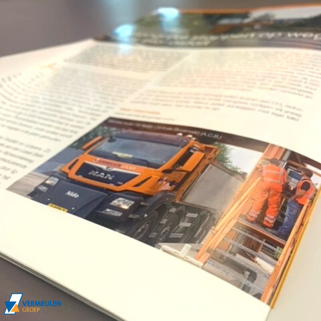 𝗩𝗲𝗿𝗺𝗲𝘂𝗹𝗲𝗻 𝗚𝗿𝗼𝗲𝗽 𝗶𝗻 𝗱𝗲 <a href="/OTAR_magazine/">OTAR</a> In dit vakblad is te lezen hoe Vermeulen Groep belangrijke duurzame stappen maakt met bio-asfalt ook wel Harsfalt genoemd: asfalt met een 100% biologisch bindmiddel. 
#Otar #vermeulengroep #duurzaamasfalt #milieubewustasfalt