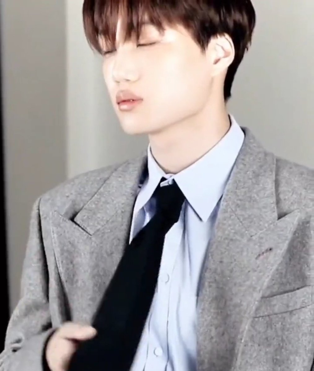 순종적인 얼굴 그만...(더줘)