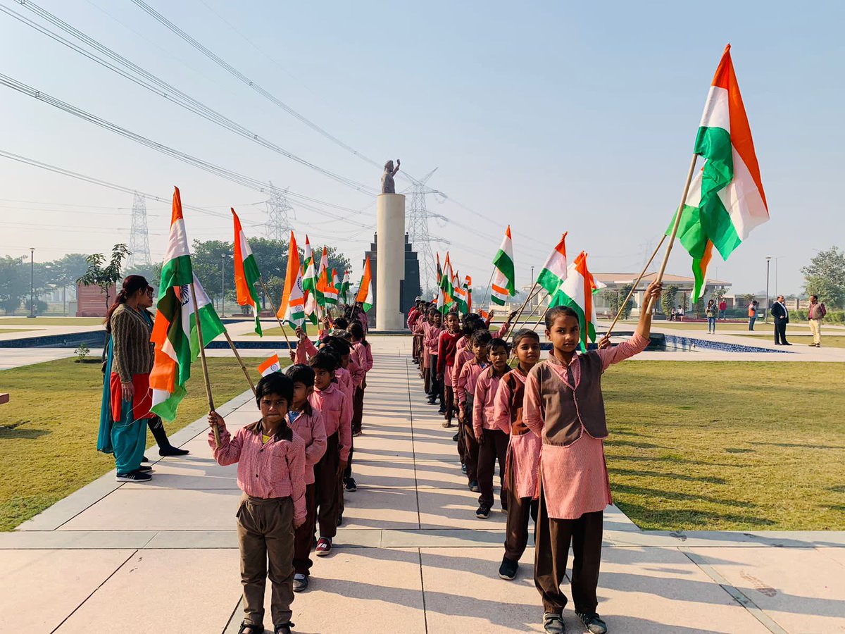 guidedfortune's tweet photo. On the occasion of Vijay Diwas, in Sector 150 Shaheed Bhagat Singh Park, on the occasion of India's victory over Pakistan Remembering the martyrs, all the officers of Noida Authority lit candles and offered flowers and paid homage. https://t.co/FMDMO0koku