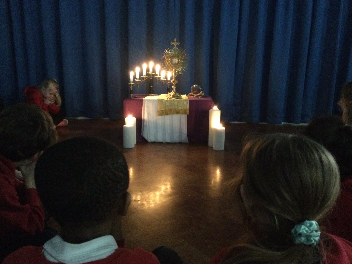 HTAClassWebster's tweet photo. As part of our preparations for Christmas, we opened our hearts to Jesus during Adoration this morning. #HTACatholicLife https://t.co/PeiCRX10mx
