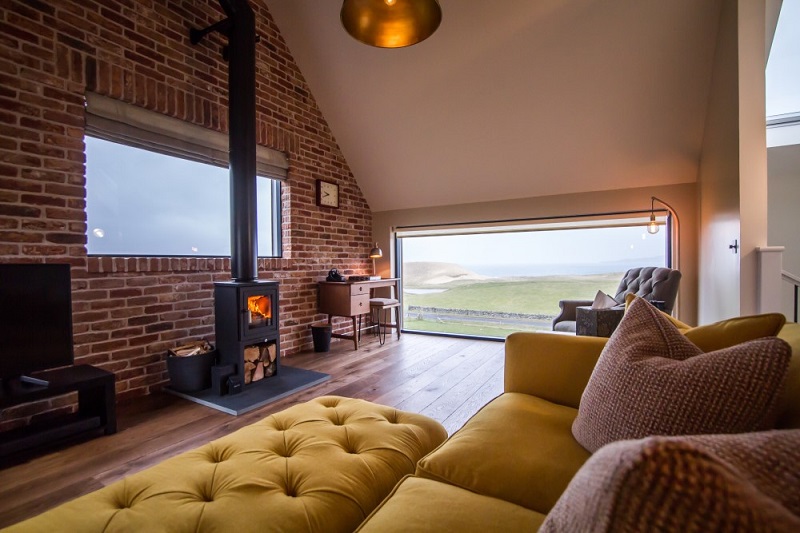 Getting the right accommodation will make an already great holiday, fabulous! If you’re looking for a place that’s a little different, we are featuring some great places that will make your stay on our islands memorable. 👇

visitouterhebrides.co.uk/blog/read/2022…

📸:Catherine Sinclair Scott