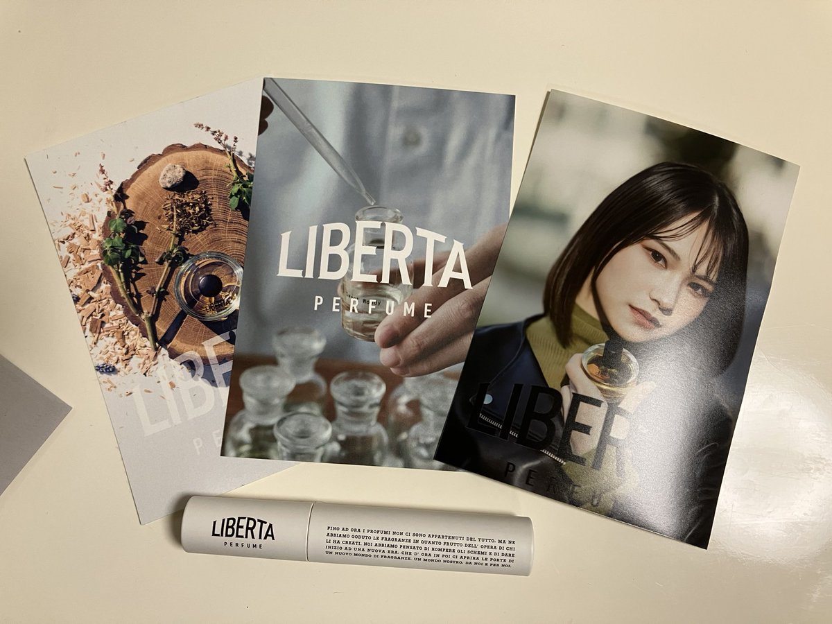 hiruma_yoriichi's tweet photo. 人生で初めて買った香水。
#LIBERTAperfume さんの #野宮なつの さんプロデュースの香水。
実際に開封して匂いを振ってみると良い意味で衝撃。
「香水って良いな！」と本心で思った。
大事な場面や出かけるときにこれから重宝して使っていきます。
素晴らしい香水をありがとうございます。 https://t.co/VUWTM0I6jE