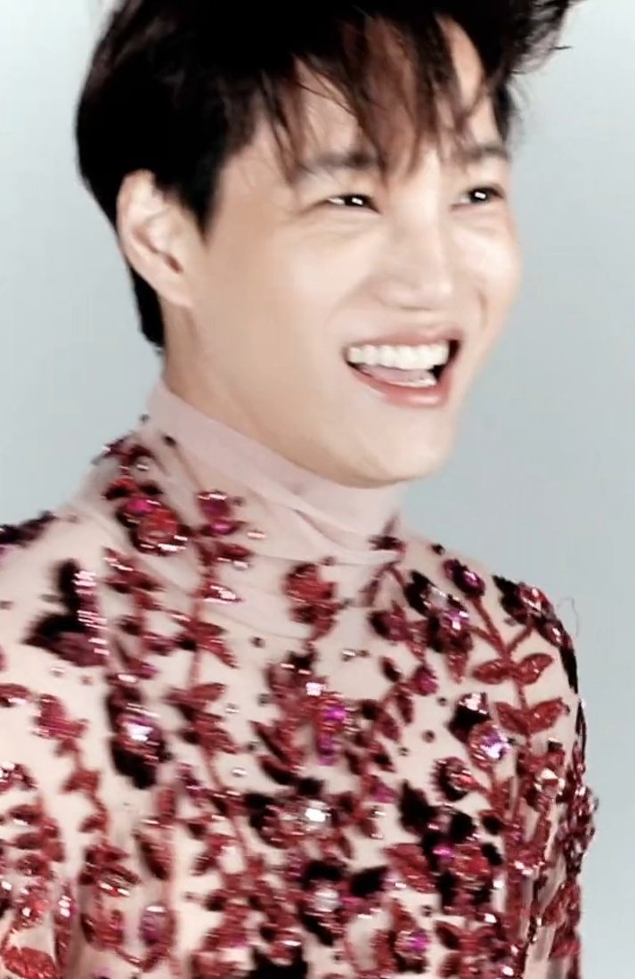 kji_boteco's tweet photo. A DUALIDADE DO SUJEITO 🛐🛐🛐
@weareoneEXO #KAI #KAIxELLE
#KAIxGUCCI https://t.co/GJ2O6vHpGJ