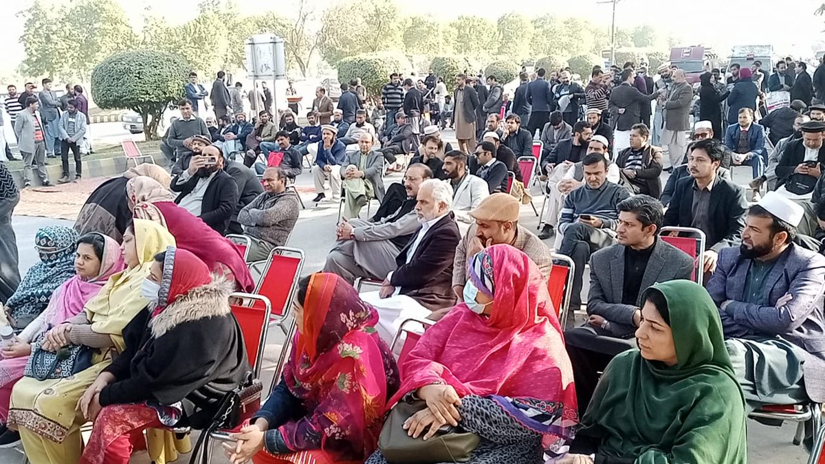 University teachers protested against HEC's policies. They feel highly frustrated and deprived. 
<a href="/ayesha_razaque/">Ayesha Razzaque</a>
<a href="/hecpkofficial/">HEC Pakistan</a>
<a href="/MAhmedhec/">Dr Mukhtar Ahmed</a>
<a href="/RTanveerPMLN/">Rana Tanveer Hussain</a>
<a href="/makhdoomSami/">Syed Sami Gillani</a>
<a href="/drnisarcheema/">Dr Nisar Cheema</a>
<a href="/ChHamidHameed/">Ch Hamid Hameed</a>
<a href="/DrShaziaAslam/">Dr. Shazia Soomro (Political worker)</a>
<a href="/AheerJavaria/">Javaria Zafar Aheer</a>
<a href="/FawziaArshadPTI/">Senator Fawzia Arshad</a>
<a href="/SenatorRZuberi/">Senator Engr. Rukhsana Zuberi</a>
<a href="/SenatorMushtaq/">Senator Mushtaq Ahmad Khan | سینیٹر مشتاق احمد خان</a>