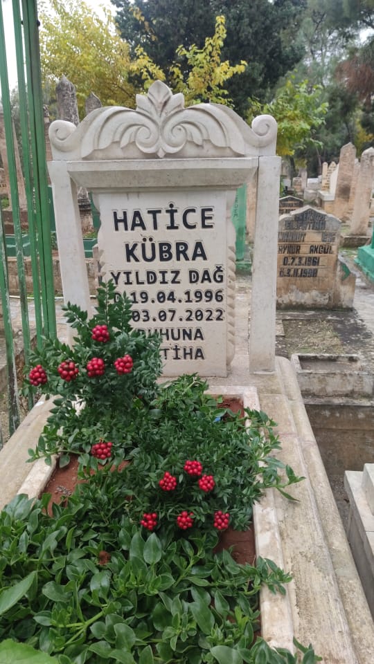 tugcekuzucuoglu's tweet photo. Siz bütün çiçeklerden daha güzelsiniz :) https://t.co/8ZgSqOuBmg