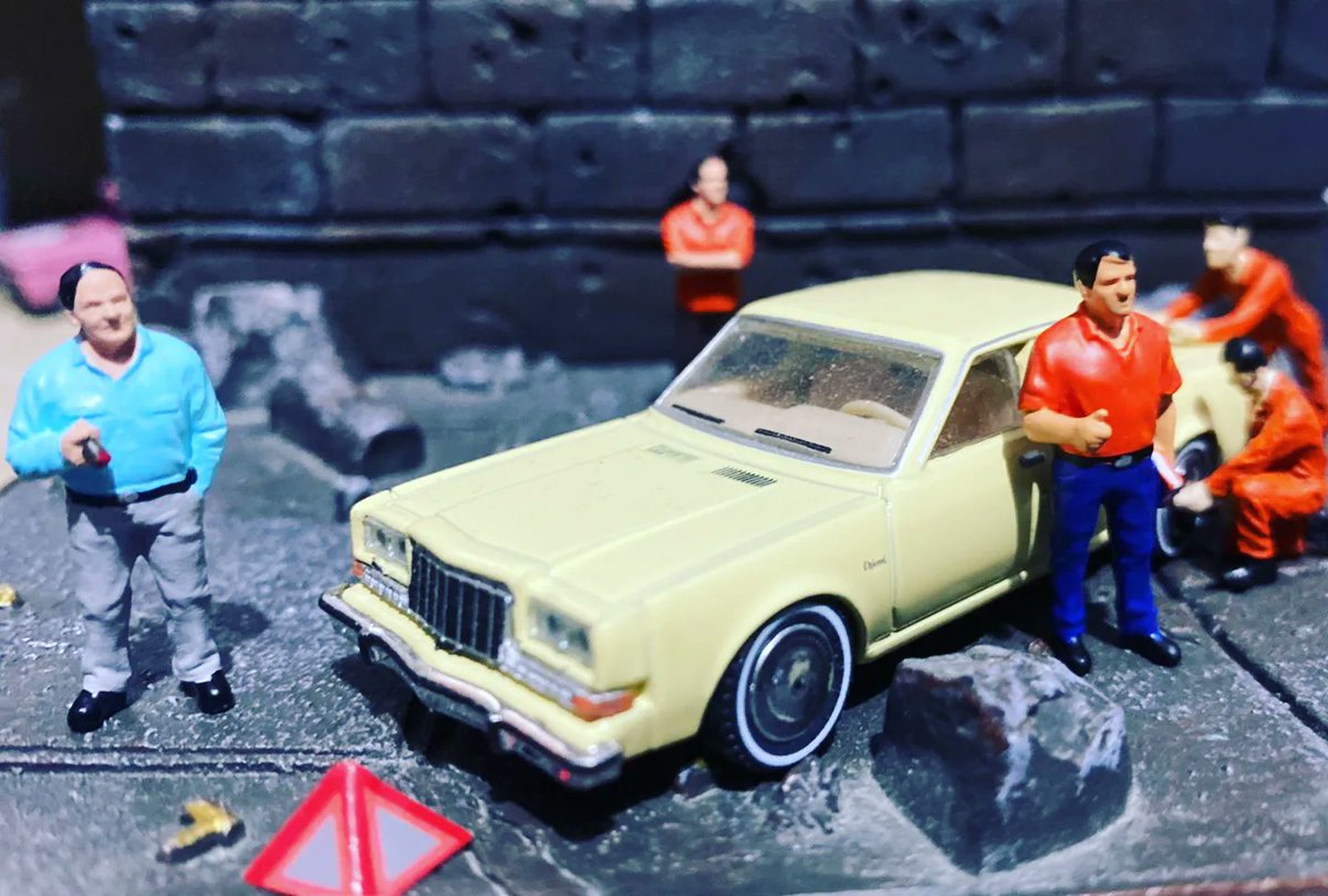 peterparkercoll's tweet photo. Dodge Volare de la vida real VS mi Dodge Diplomat de Greenlight.

#dodgevolare
#dodge
#dodgediplomat

@dodgeofficial @chrysler @officialmopar https://t.co/S72qEzE6WR