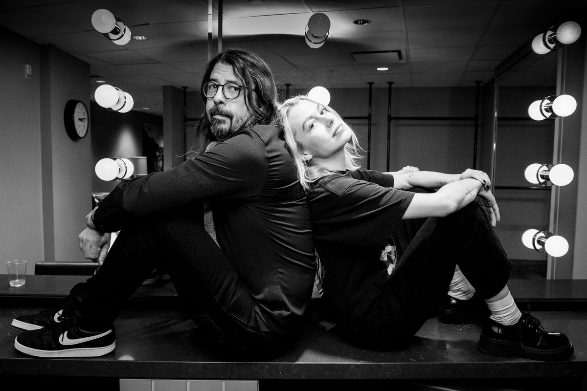 thekiaforum's tweet photo. Backstage with @BillieEilish’s extra special guests for Night 2: @Phoebe_Bridgers and our Kia Forum Best Friend, Dave Grohl.
(📸: @TimothyNorris / Kia Forum Photos) #HTEEncore2 #HTEEncoreShows https://t.co/pBk3ymPvJe