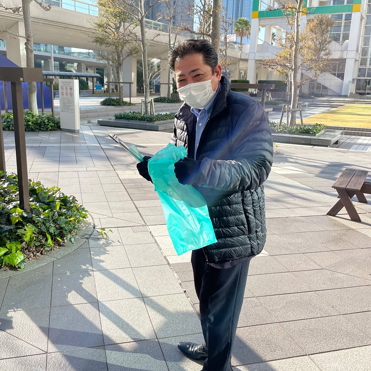 Weed_safety's tweet photo. 「#ひろえば街が好きになる運動」に参加しました！

今回は清掃活動だけでなく、作業用手袋の提供も行ないました。

これからも、手袋の商品開発から身近な活動まで、企業活動を通して
さまざまな社会問題の解決に貢献できるよう取り組んでまいります。

 #SDGs #econyl #Weed #ZIZAI https://t.co/3aoj3PFc3G