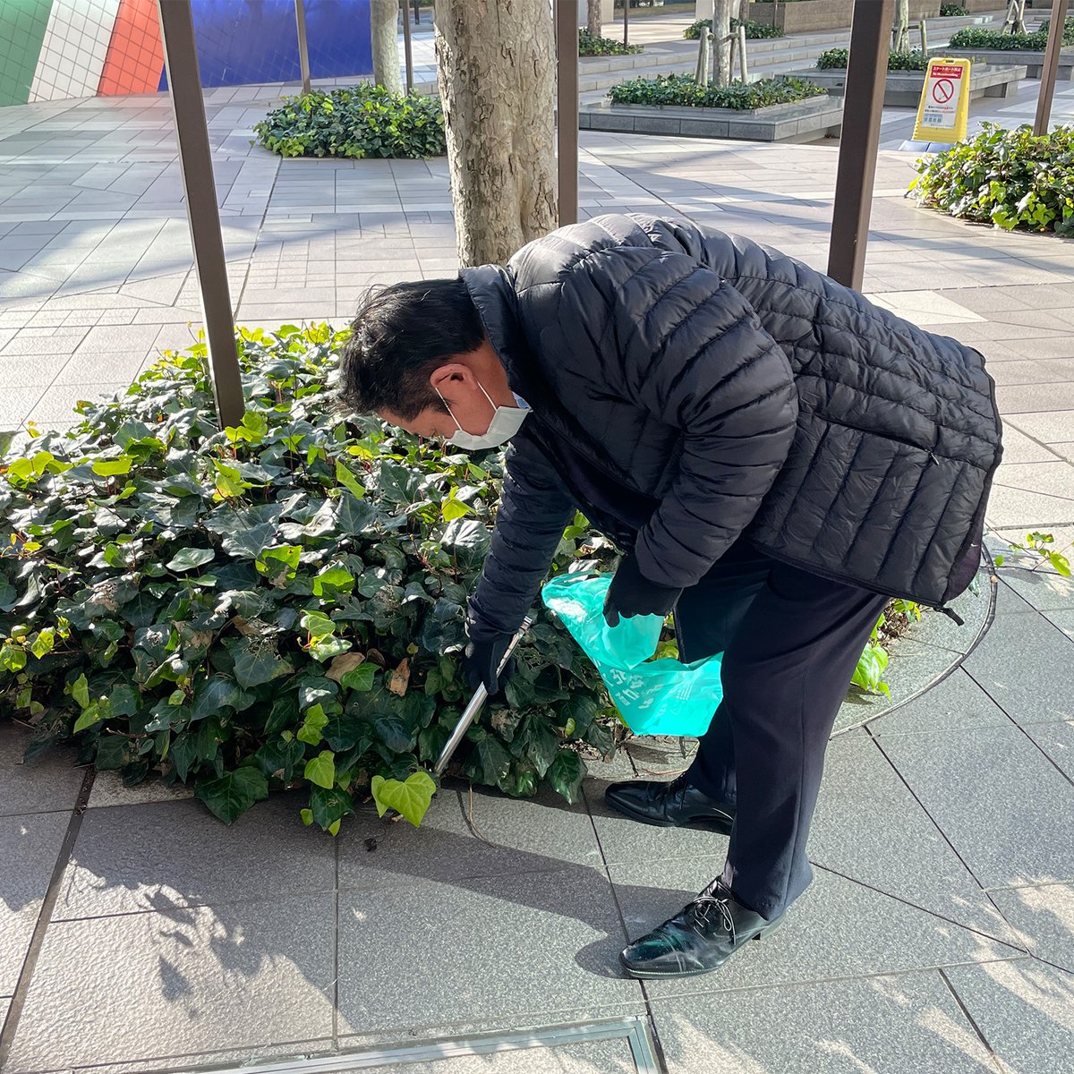Weed_safety's tweet photo. 「#ひろえば街が好きになる運動」に参加しました！

今回は清掃活動だけでなく、作業用手袋の提供も行ないました。

これからも、手袋の商品開発から身近な活動まで、企業活動を通して
さまざまな社会問題の解決に貢献できるよう取り組んでまいります。

 #SDGs #econyl #Weed #ZIZAI https://t.co/3aoj3PFc3G