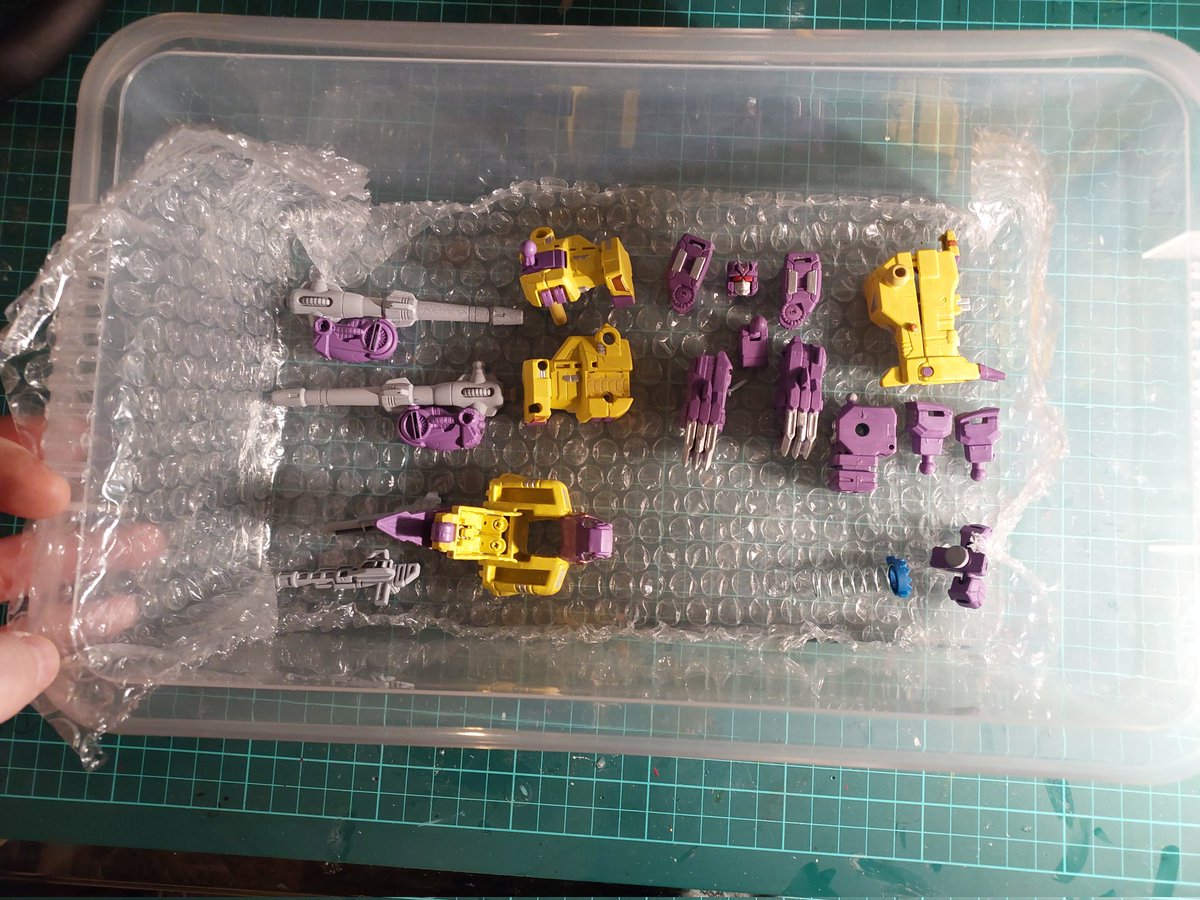 TfCustomizer's tweet image. #transformerstoys #transformersmovie #transformerscollector #transformers_4life #transformerscustoms #transformersart #poweroftheprimes #combinerwars
#g1scowl #transformersscowl
#transformersg1
#transformersg2
#transformerslegacy #citadelpaints