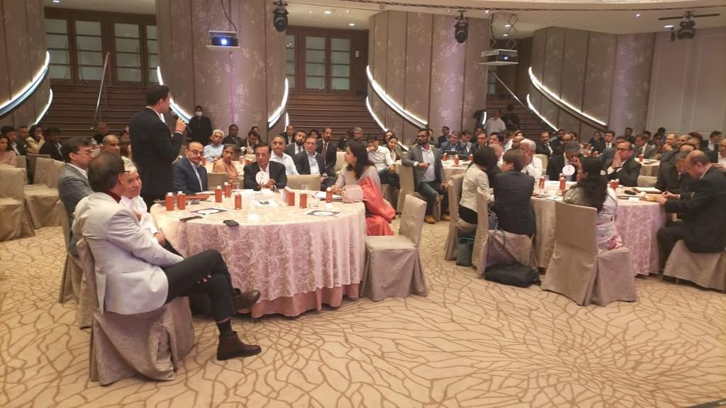 UPSIDA's tweet photo. CEO UPSIDA, Shri @mayurias, addressed the dignitaries during the roadshow in Singapore delivering major investment opportunities in New India's Growth Engine, Uttar Pradesh.

#UPGoesGlobal #UPGIS23 #GlobalInvestorsSummit2023 https://t.co/pstyIBT5Jk