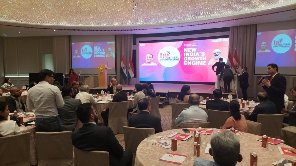 UPSIDA's tweet photo. CEO UPSIDA, Shri @mayurias, addressed the dignitaries during the roadshow in Singapore delivering major investment opportunities in New India's Growth Engine, Uttar Pradesh.

#UPGoesGlobal #UPGIS23 #GlobalInvestorsSummit2023 https://t.co/pstyIBT5Jk