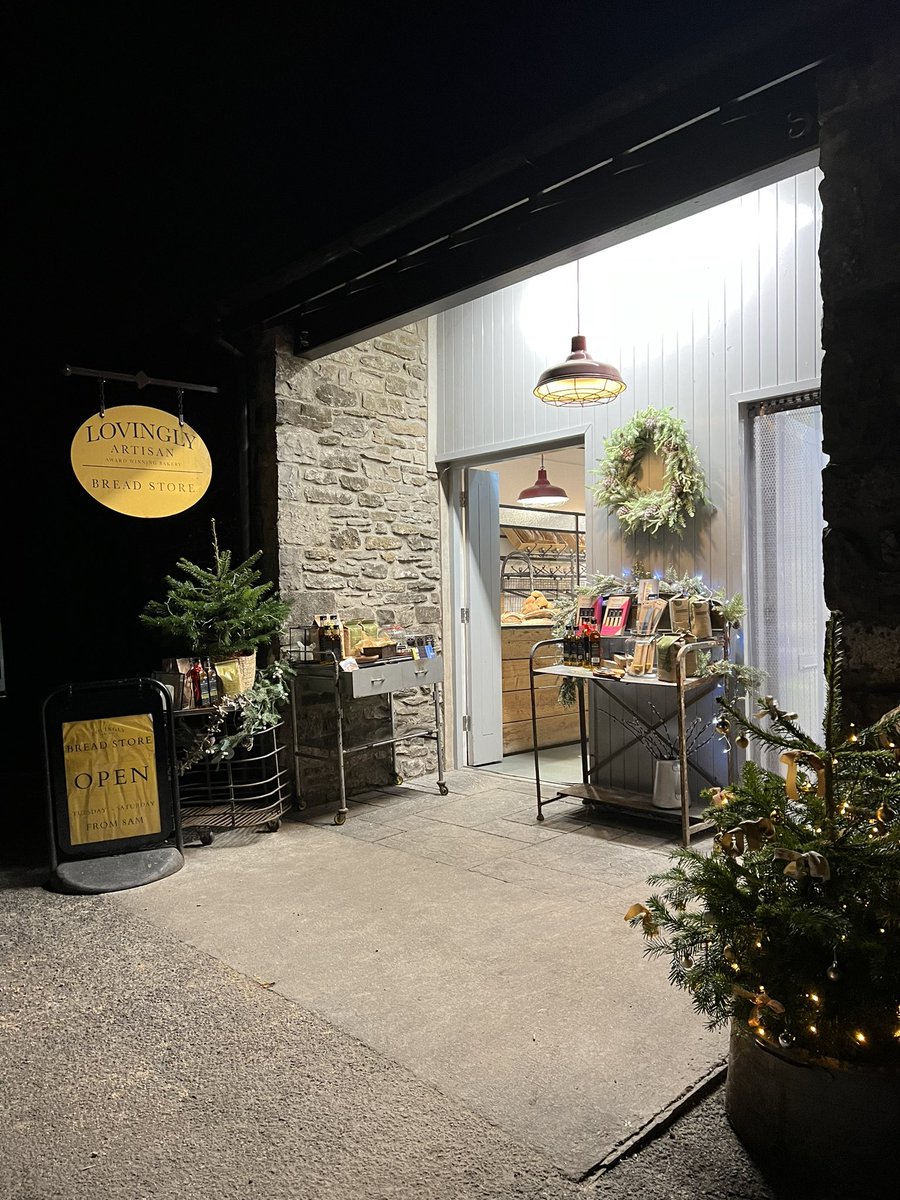 lovinglyartisan's tweet photo. Don’t you just love a Friday! Swing by the #breadstore for all your deliciousness this weekend #kendal https://t.co/Qy3CBrFeTW
