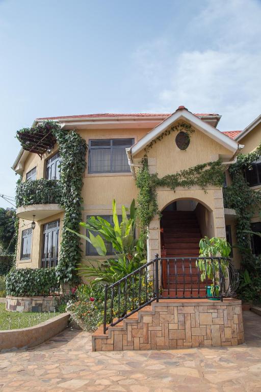 thehotelsuganda's tweet photo. Villa Karibu Apartments offer family-friendly relaxation environment 

2 Bedroom Apartment $80 / Day as well as $1,500 / Month
Now listed on 

THE HOTELS IN UGANDA®

https://t.co/ChxMMydz03

#TheHotelsInUganda #UTB #ExploreUganda #UniquelyOurs #Hospitality #Travel #boutiquehotels https://t.co/y0CCfUjf0p