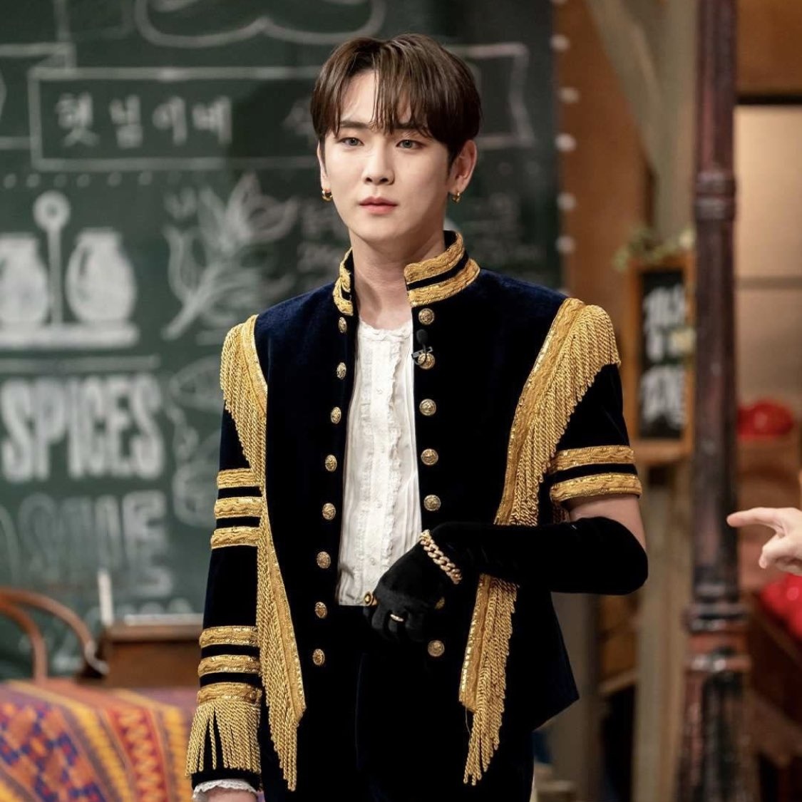 urikeyro_'s tweet photo. shinee cosplaying as shinee has got to be one of my favorite genres

#AmazingSaturday #놀라운토요일 
#SHINee #KEY #샤이니 #키 #MINHO #민호 https://t.co/BA7vlShOTr
