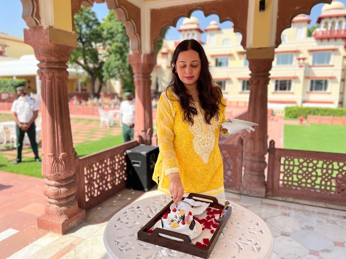 Uploaded my Jai Mahal experience on @sugarspiceniceindia Hindi channel 🤩 watch this luxurious staycation youtu.be/hs6Ue2yheek
.
.
.
.
.
#Jaipur #jaipurdiaries #luxuryhotel #staycation #rajasthantourism #sugarspiceniceindia