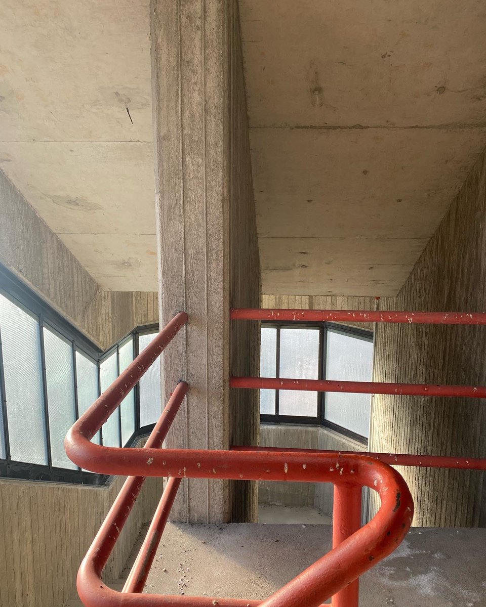 #campuserleben im Treppenhaus von 24.21 (ehemals Fachhochschule). <a href="/hhu_de/">Heinrich-Heine-Universität Düsseldorf</a> #campusleben #campuserlebenhhu