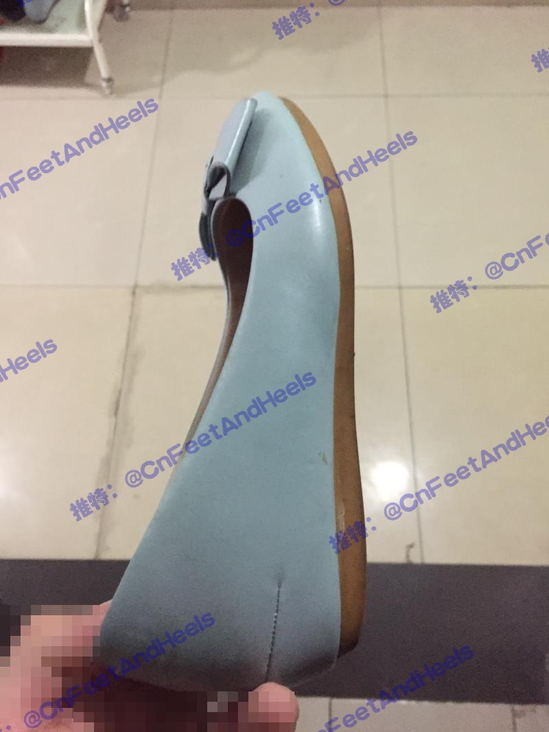 CnFeetAndHeels's tweet photo. #恋鞋 #美鞋 #高跟鞋 #高跟 #丝袜 #恋袜 #原味丝袜 #扫楼 #打胶 #美脚 #恋足 #楼顶晾晒 #highheels #ShoeFetishism #ChineseHeels #ハイヒール #脚フェチ #足フェチ #靴フェチ 
新模式尝试之：完整图集连载（厚码处理，不喜勿点）
190112_002：门口鞋架 &amp;蓝色熟妇平底鞋 https://t.co/SjATcqhfd6