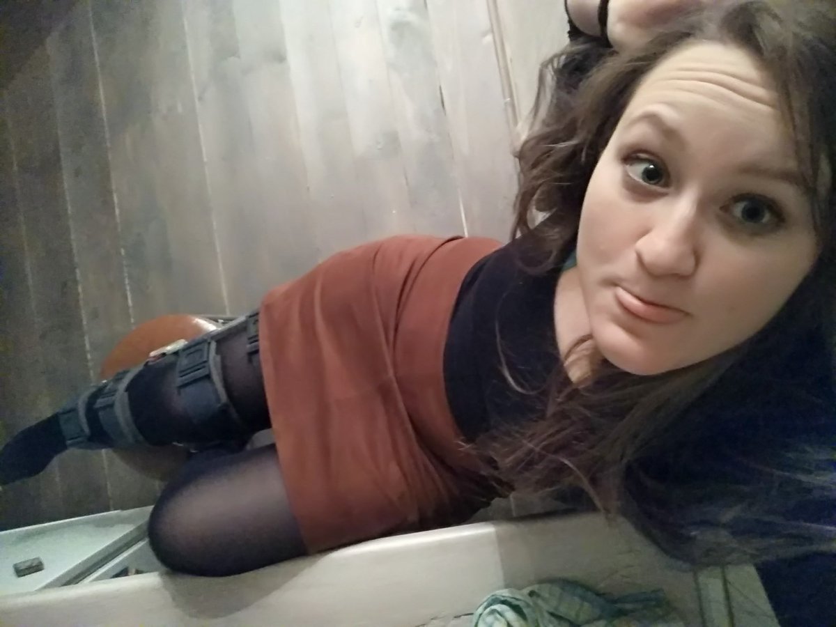 Lifee's tweet photo. Зачем написала?) Просто разгребаю фотки, вот и вспомнилось. Хорошо выглядела, а вместо наслаждения молодостью и красотой, чёрная-чёрная зависть и ненависть к себе https://t.co/LqHuuWr0xZ