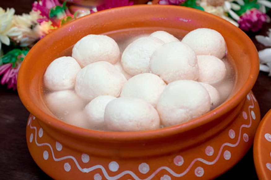 VertigoWarrior's tweet photo. 10 Most Delicious Sweets that India has gifted to the World 

1. Rasogolla https://t.co/xUNy7ErfZz