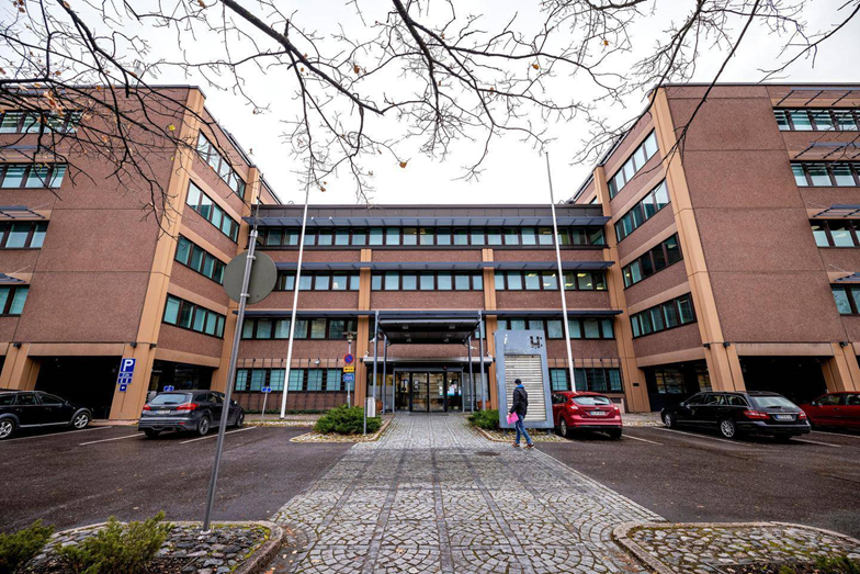 SenaattiK's tweet photo. Lahden virastotalo muutetaan valtion toimijoiden yhteiseksi työympäristöksi ja valtion palveluja keskitetään yhteiseen asiakaspalveluun. Aspa-tilat otetaan käyttöön kesällä 2023, ja kokonaisuudessaan työympäristö on valmis keväällä 2024. #lahti https://t.co/hHZtgOT7ZY https://t.co/JZWNnvESXO