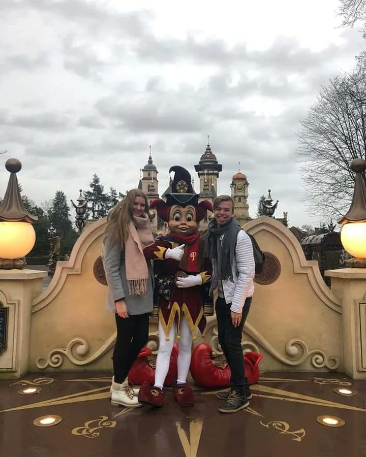 1 december 2022 vs 16 december 2019! 🏰

Wat is het leuk om met jou naar de #Efteling te gaan, Manon! Ik ben heel blij met en dankbaar voor onze vriendschap.

Op naar de volgende keer <a href="/Efteling/">Efteling</a>!