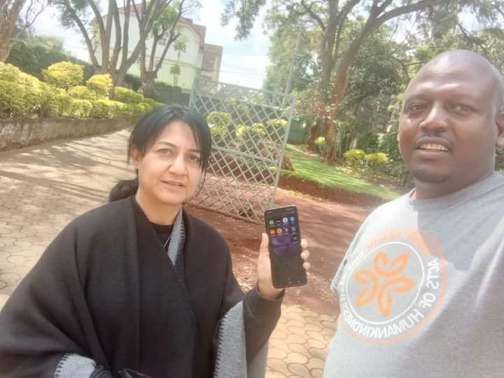 valentinendemo's tweet photo. JUST IN

Bolt and Uber driver, George Ndungu returned Ksh 100,000 and a Phone valued at Ksh 150,000 to a client that had forgotten in his car . The client ,an Indian national known as Miss Shah rewarded Ndungu with Ksh 500 for his honesty. https://t.co/OQ3R4veRFy