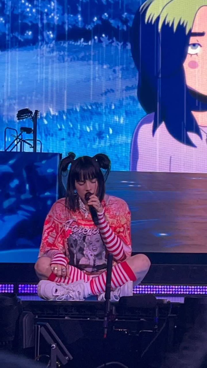 billieeilishtrs's tweet photo. #HTEEncore2: Billie performing ‘my future’ at @thekiaforum in Inglewood, California tonight.
📸: ashleyvalero_ https://t.co/G28xdrrF1y