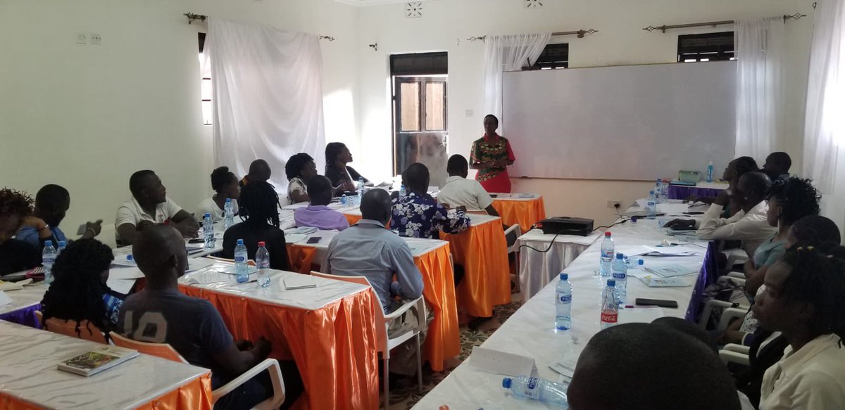 FAOKenya's tweet photo. Young people remain at the core of economic transformation of Agriculture through climate smart technological innovations. Enhancing capacities for diagnosis of Pests and diseases.@sida @kalromkulima @of_siaya #StrategicPartnership https://t.co/ZZmonj2jh7