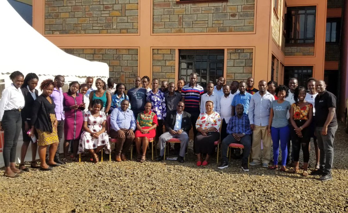 FAOKenya's tweet photo. Young people remain at the core of economic transformation of Agriculture through climate smart technological innovations. Enhancing capacities for diagnosis of Pests and diseases.@sida @kalromkulima @of_siaya #StrategicPartnership https://t.co/ZZmonj2jh7