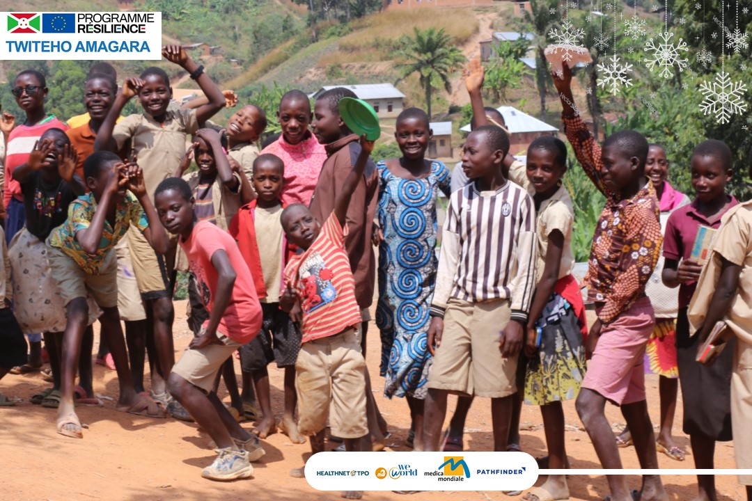 Burundi_HNTPO's tweet photo. Les fêtes de fin d’années sont une occasion privilégiée pour passer un bon moment avec la famille. Ces moments améliorent les relations familiales et surtout la santé. Le consortium HealthNet TPO vous souhaite de bonnes fêtes de fin d’année 2022.#HNTPO #mm #WWGVC #PI @UEauBurundi https://t.co/cbaMPd4PQt