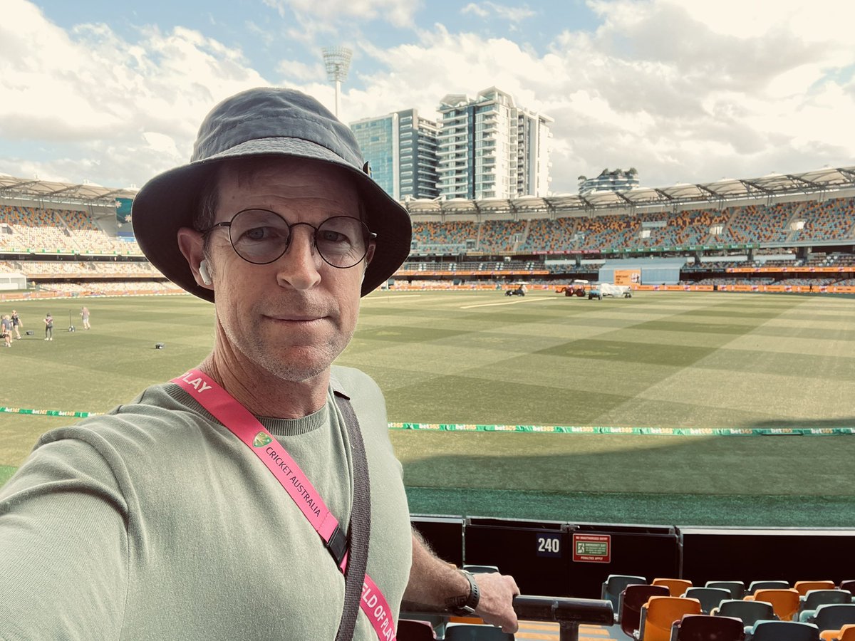 Hard to believe it has been more than 30yrs, on this very same outfield, since I flattened the stumps with my Inzy diving runout. Brilliant 📷work by the late Jim Fenwick literally launched 🚀 my career. Thanks <a href="/7Cricket/">7Cricket</a> for bringing me back. #AUSvSA #bringiton #GABBA