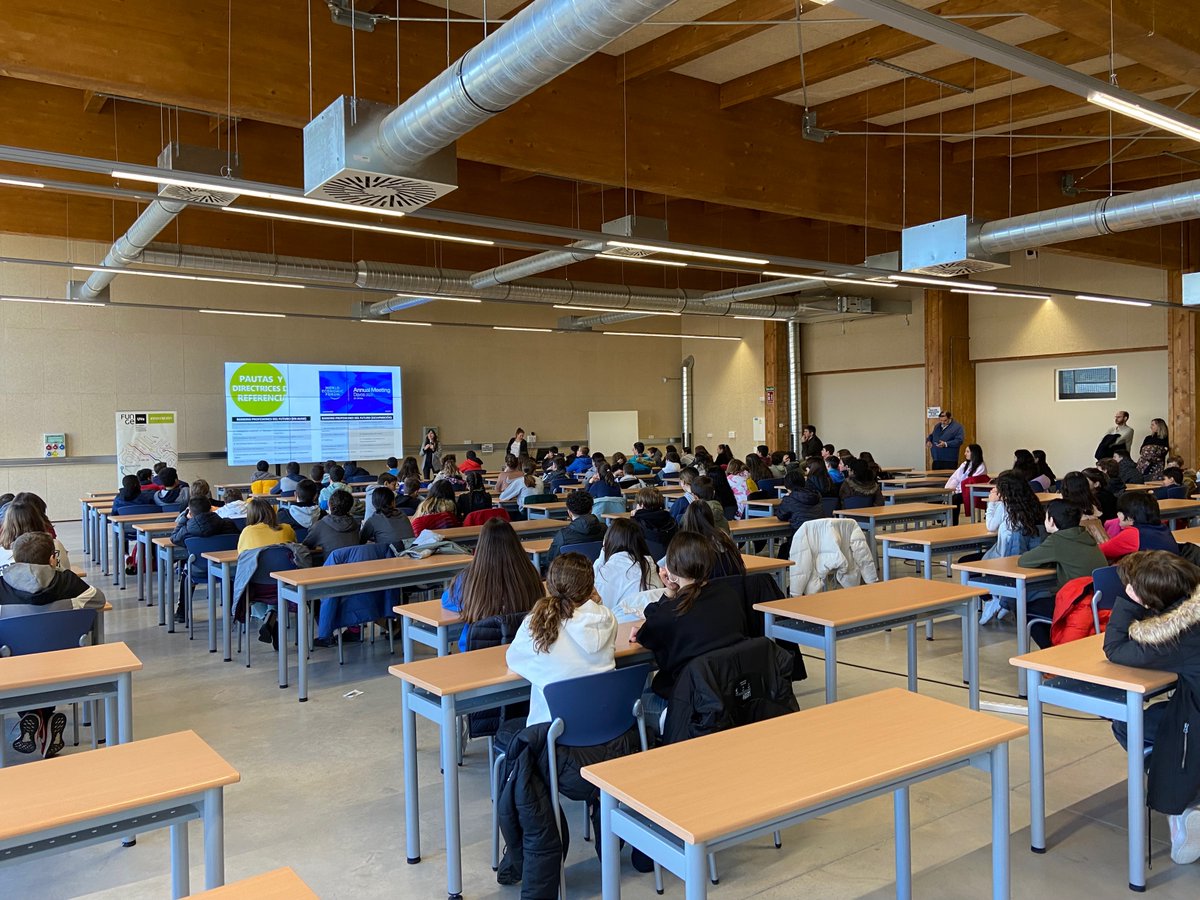 Fundacion_UVa's tweet photo. Jornada @CampusdeSoria:💡"Claves para la Transferencia de Conocimiento"💡
Con Jesús Galindo, director #Innovación #Funge, técnicos del área y organiza Ana I. Lozano responsable delegación #Funge en #CampusSoria: taller STEM, #fablabuva Itinerante y transferencia investigadores. https://t.co/rbEnnE4ehi