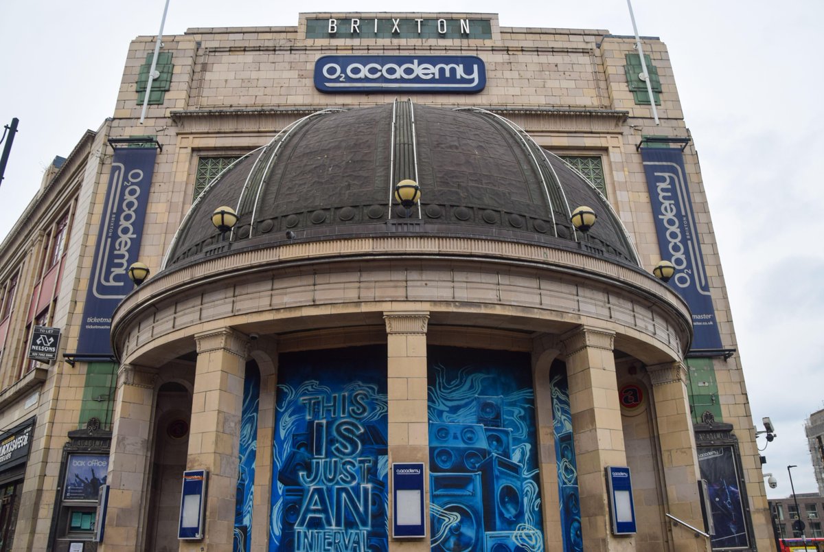 4 people are in hospital in a critical condition after a suspected crush before a gig in South London. It happened at the Brixton O2 Academy last night. Police say a large crowd were trying to force their way in. 8 people were hurt in total. #CapitalReports