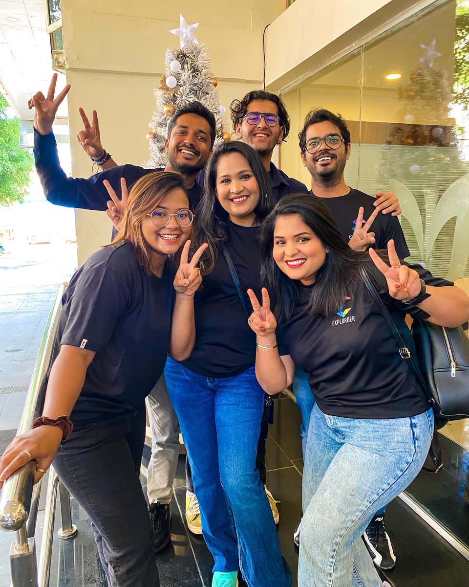 explurger's tweet photo. Team Explurger 🤝 Bengaluru
We’re here to connect with the Bengaluru Explurger Tribe!.👌🏻
Let’s EXPLURGE 🌍 together !!!
Kyuki #YahaanNahitoSocialNahi
@SonuSood
@jitinbhatia
#Explurger #SonuSood #ExplurgewithSood
#ExplurgerInBengaluru
#explurgermeetupdecember https://t.co/lRkvEIHvrx