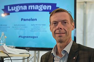 orebrouni's tweet photo. Ute är mörkt och kallt – och livet går på sparlåga. Robert Brummer, @NgbiGutBrain, specialist på hur tarmar och hjärna hör ihop, ger sina bästa tips för att må lite bättre nu. I dagens forskarkrönika i Nerikes Allehanda. https://t.co/p8b81TOpWr